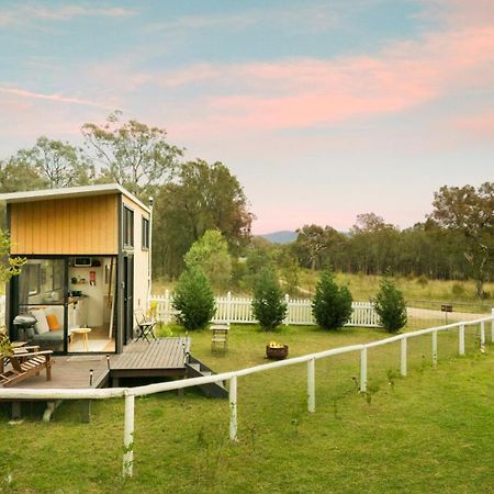 Yellow Rock Views By Tiny Away Broke Extérieur photo